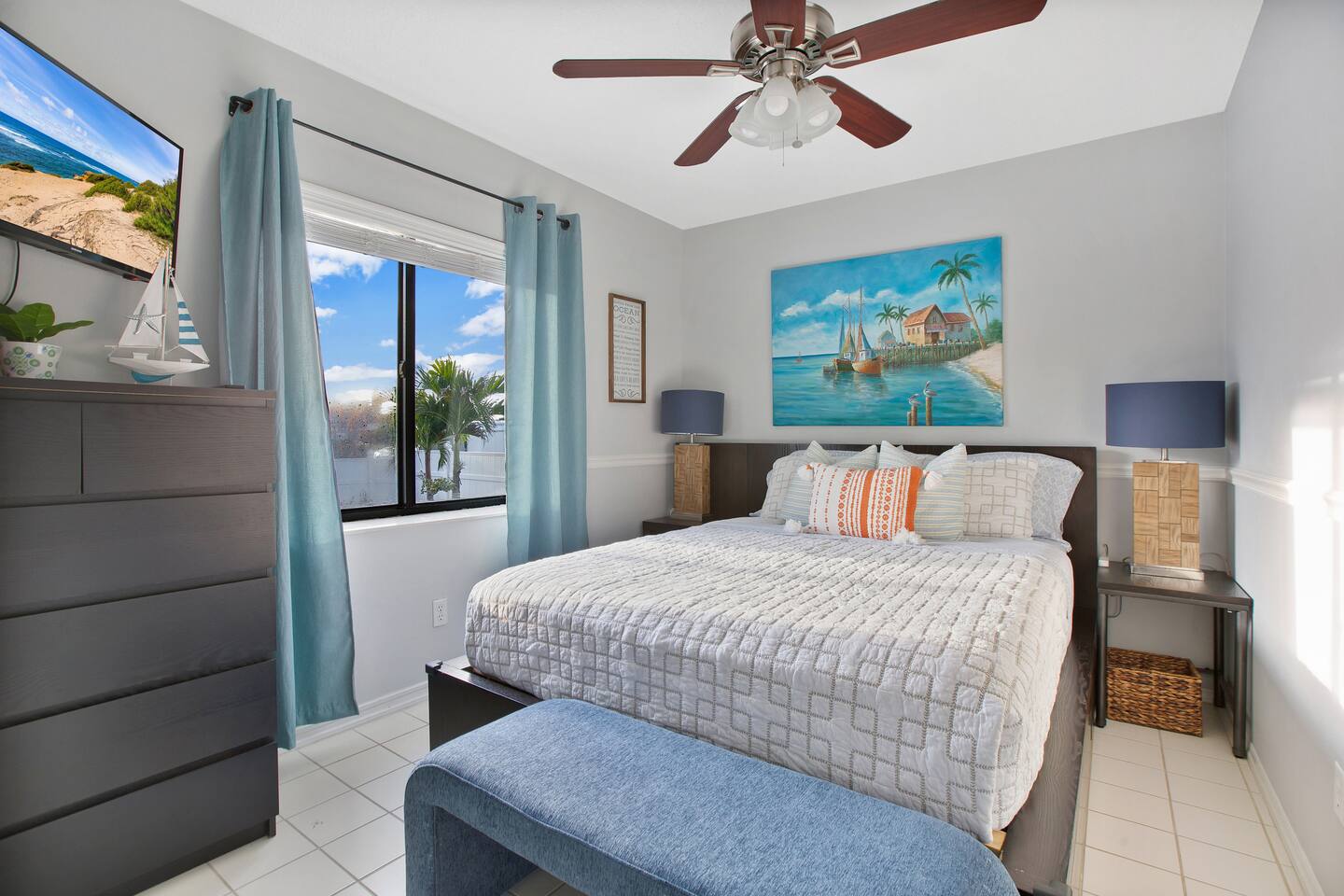 Relaxing Beach Retreat — Bedroom
