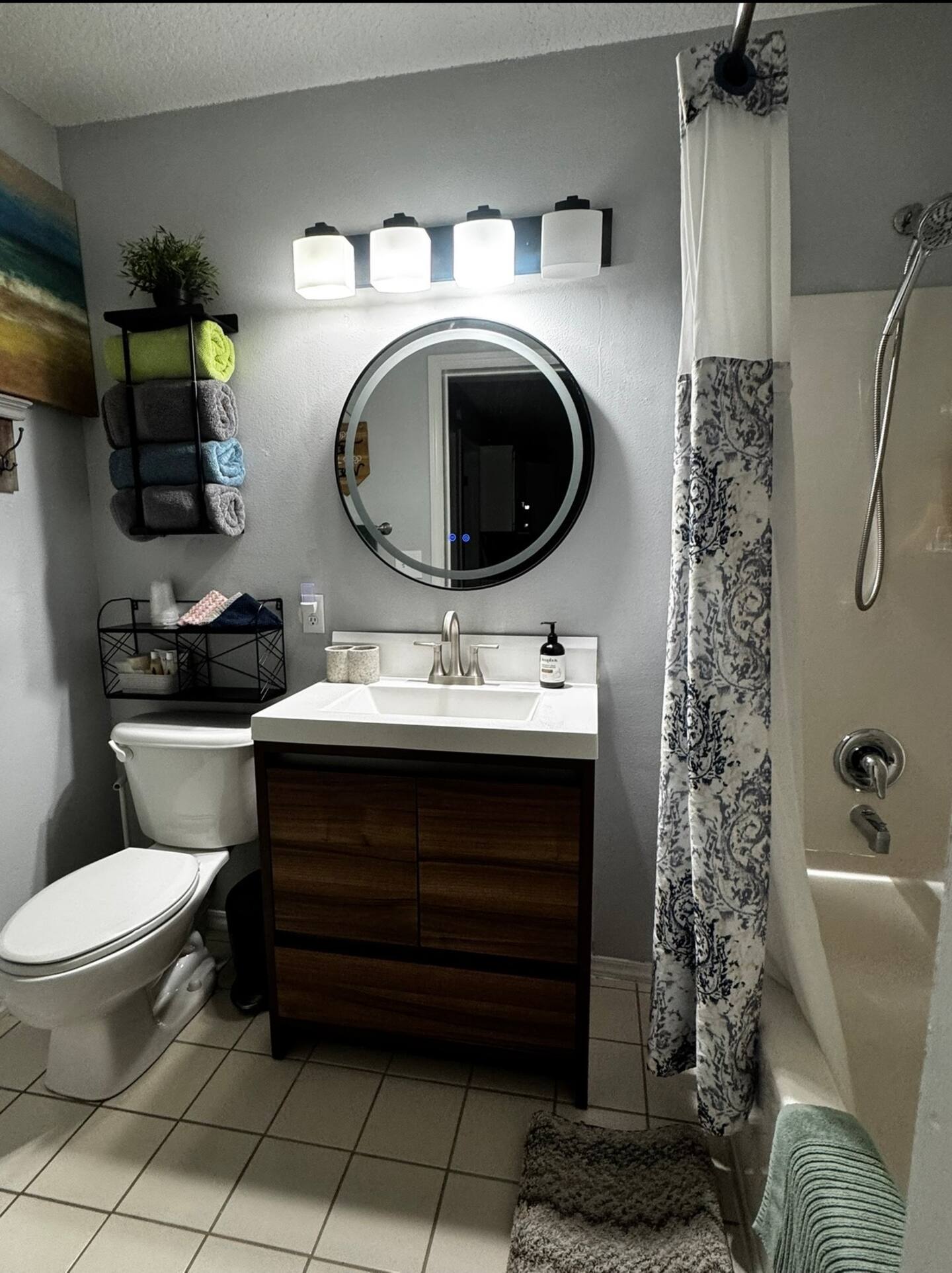 Relaxing Beach Retreat — Bathroom