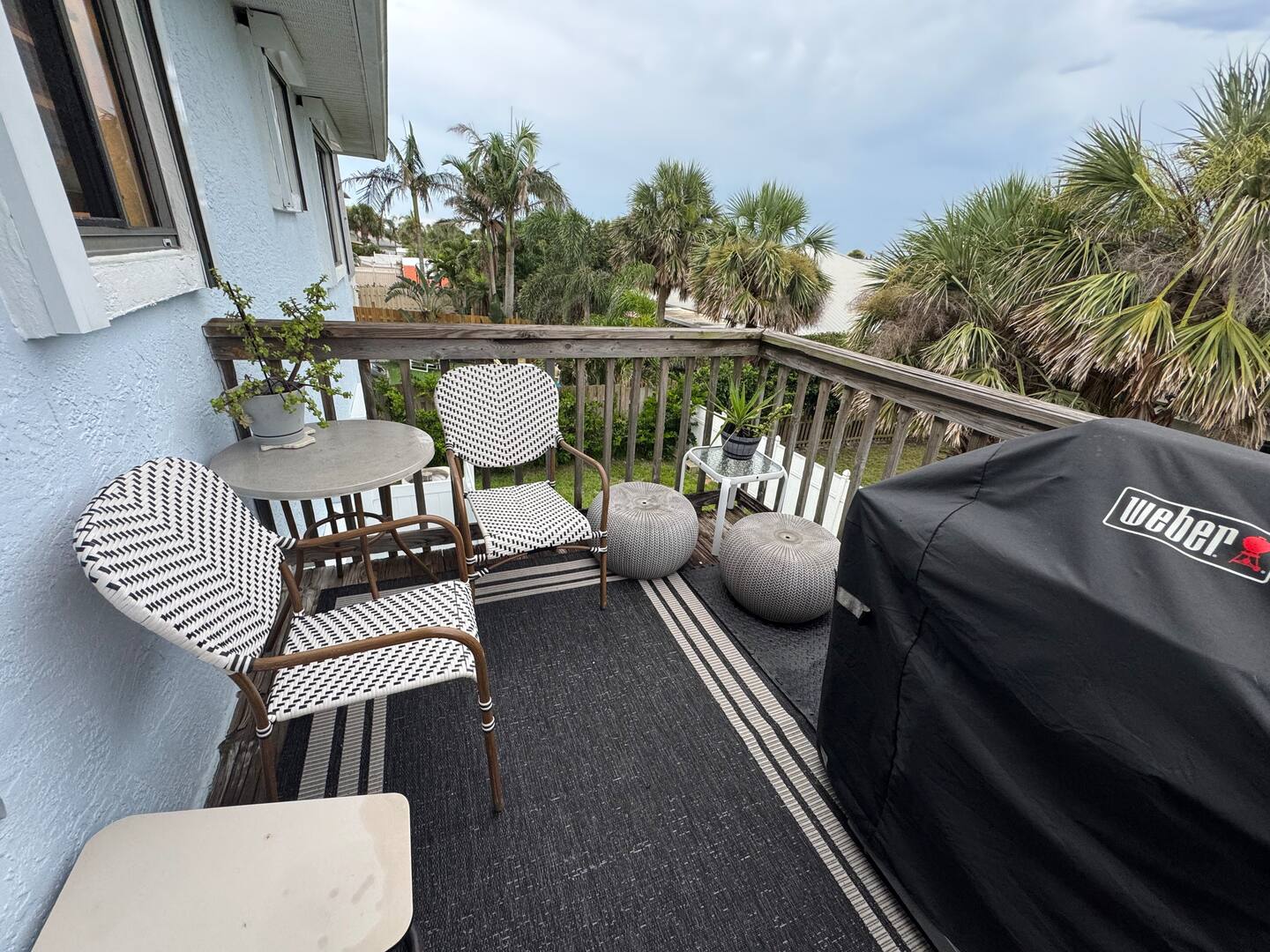Cozy Beach Retreat — Balcony